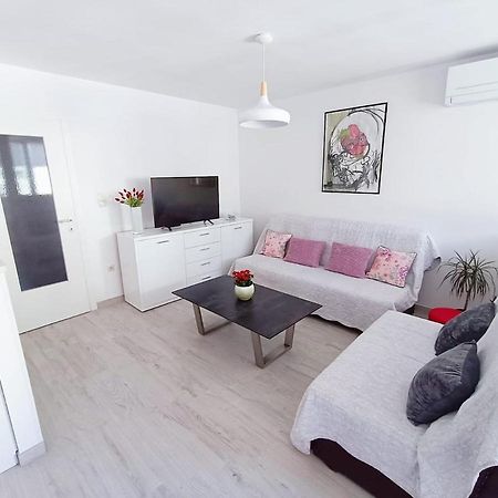 Apartment Glavaric Оміш Екстер'єр фото