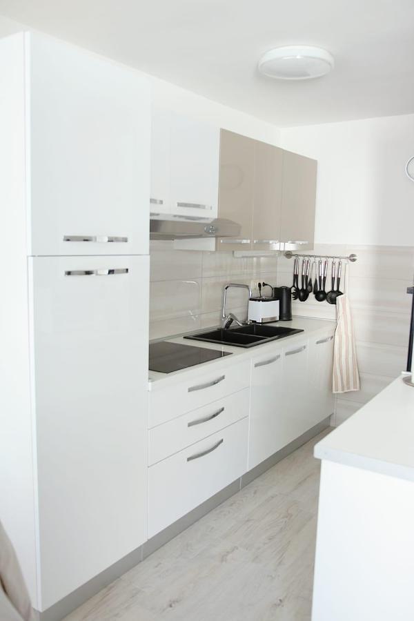 Apartment Glavaric Оміш Екстер'єр фото