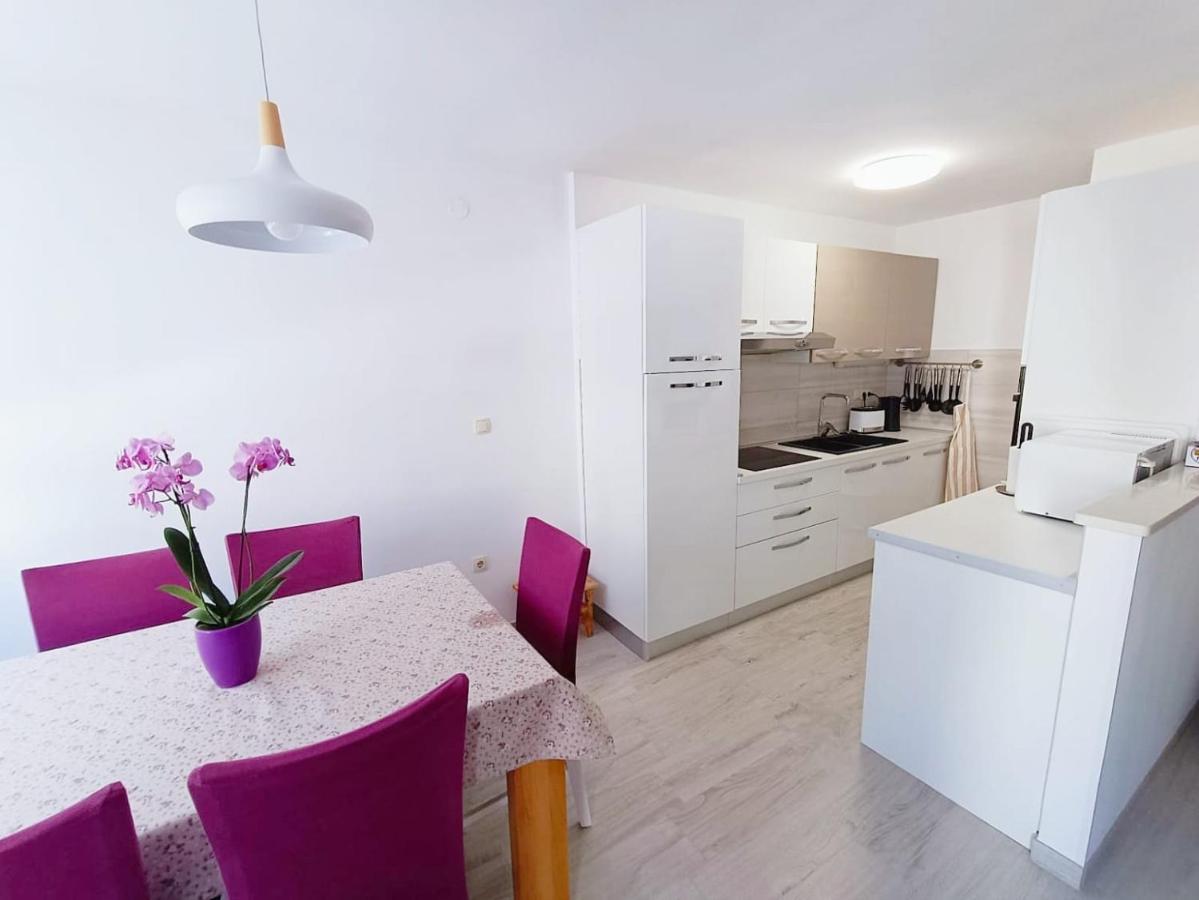 Apartment Glavaric Оміш Екстер'єр фото