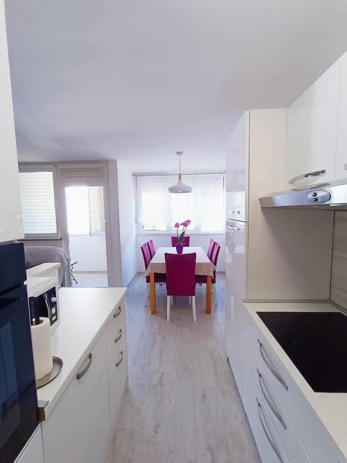 Apartment Glavaric Оміш Екстер'єр фото