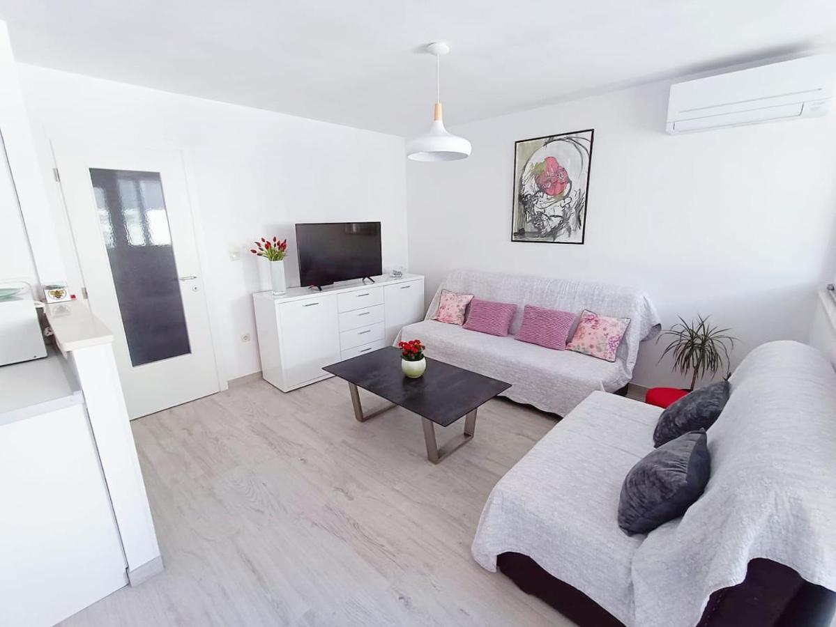 Apartment Glavaric Оміш Екстер'єр фото