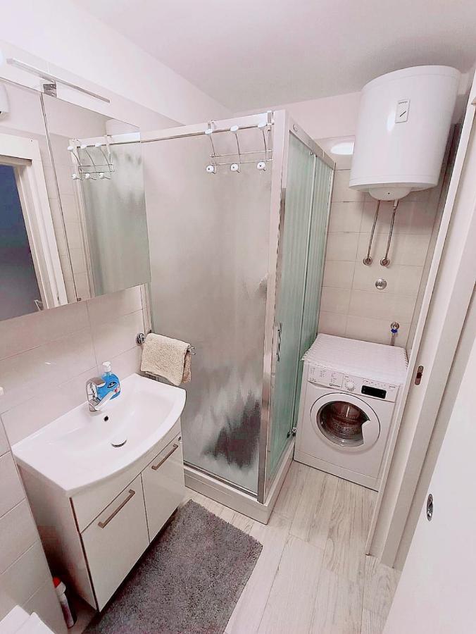 Apartment Glavaric Оміш Екстер'єр фото
