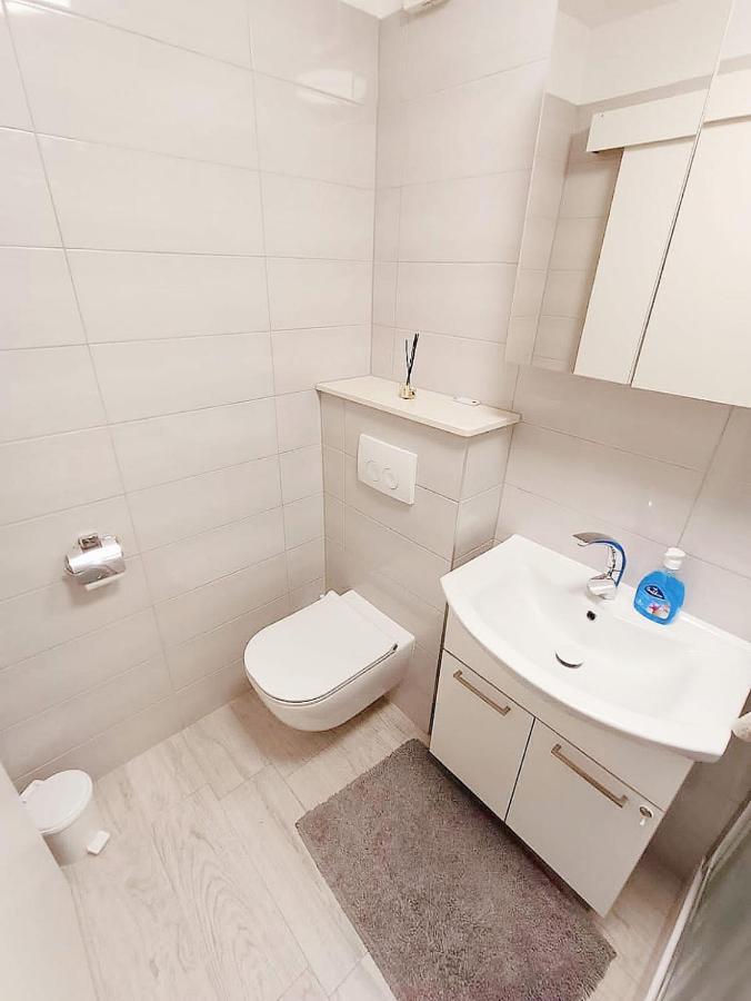 Apartment Glavaric Оміш Екстер'єр фото